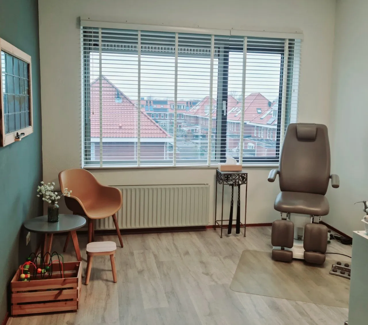 Werkruimte en kast in de salon